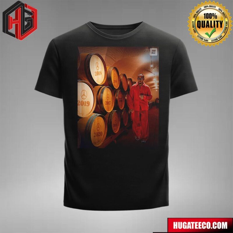 F1 Lewis Hamilton Becomes The First Driver To Ever Win In F1 After Competing In 300 Races T-Shirt